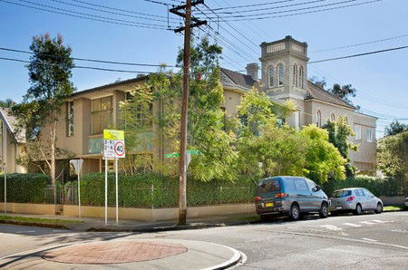 Cambridge Lodge - Accommodation Guide 2