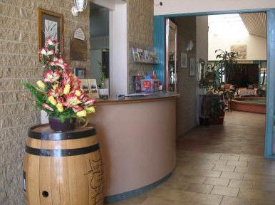 Travellers Rest And The Courtyard Restaurant - Accommodation China 3