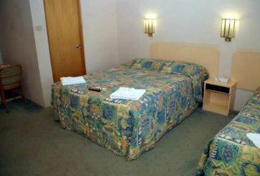 Oasis By The Lake - Accommodation Guide 1