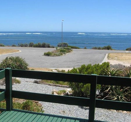 Oaklands Beach House - Accommodation Guide 1