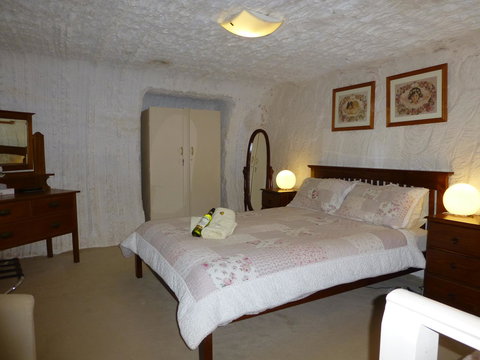Underground Bed And Breakfast - Accommodation Guide 0