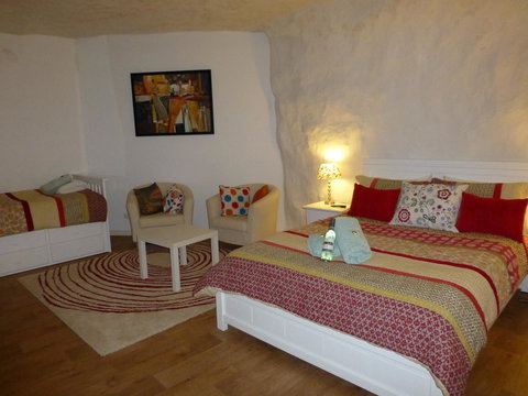 Underground Bed And Breakfast - Accommodation Guide 2