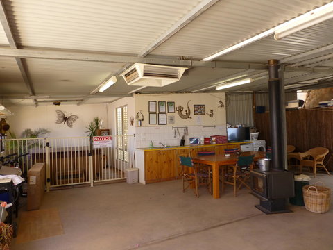 Underground Bed And Breakfast - Accommodation Guide 3