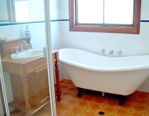 Ottilie's Cabin - Accommodation Guide 3