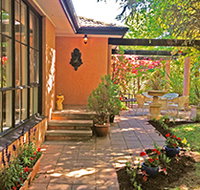 Adelaide Hills Retreats - Villa Lemoni - Accommodation Guide