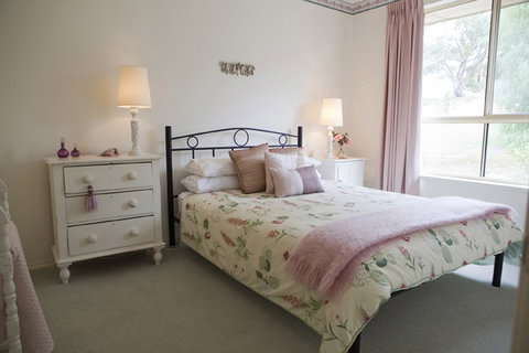 Limestone Hill - Accommodation Guide 1