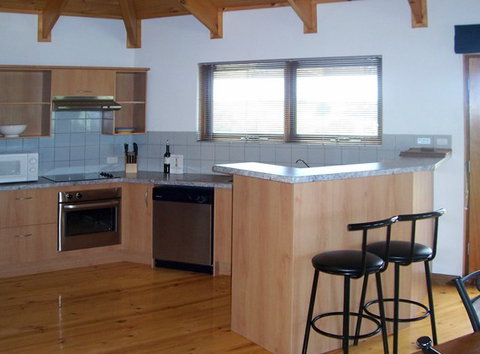 McLaren Ridge 2 - McLaren Ridge Log Cabins - Accommodation Asia 3