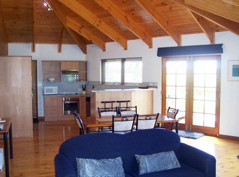 McLaren Ridge 2 - McLaren Ridge Log Cabins - Accommodation Asia 5