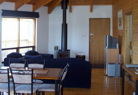 McLaren Ridge 2 - McLaren Ridge Log Cabins - Accommodation Asia 6