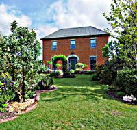 Mrs Currie's House BB