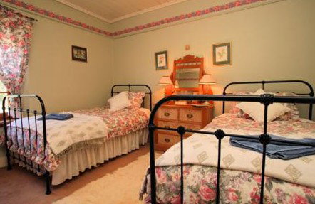 Wilmot Arms Inn - Accommodation Guide 5
