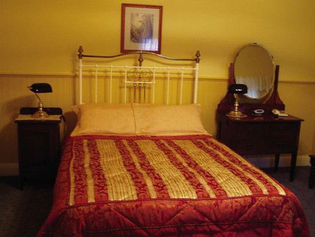 Glen Osborne House - Accommodation Guide 5