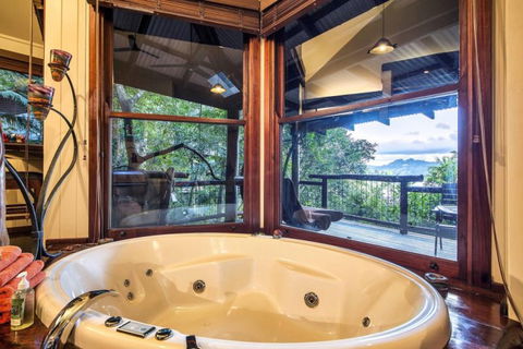 Secrets On The Lake - Accommodation Guide 7