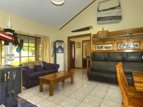 Lavender Views - Accommodation Guide 4