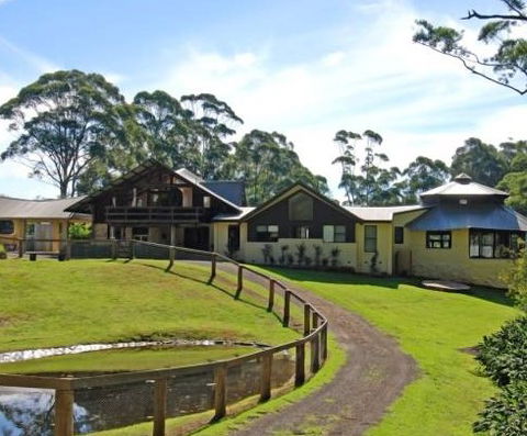 Indooroopilly - Accommodation Guide 1
