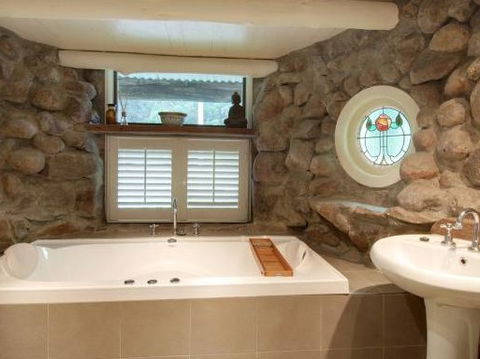 Indooroopilly - Accommodation Guide 5