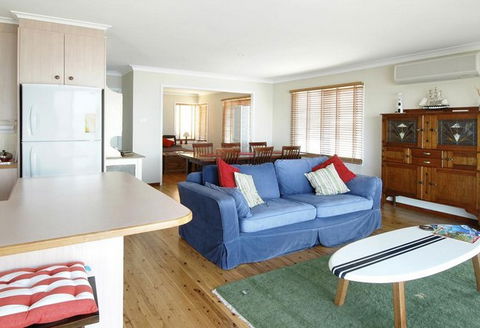 90 Oceans Edge - Accommodation Guide 0