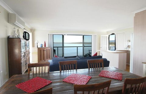 90 Oceans Edge - Accommodation Guide 2