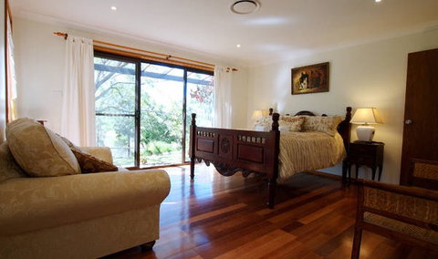 Cicada Country House - Accommodation Guide 3