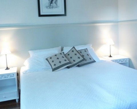 A Room With A View- Gloucester - Accommodation Guide 1