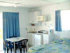 Banjos Overnight & Holiday Units - Accommodation China 2