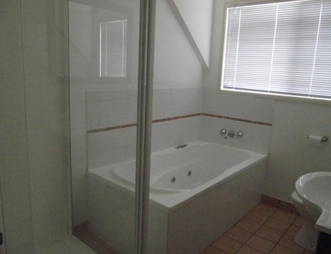 Aliana - Holiday Home - Accommodation Asia 6