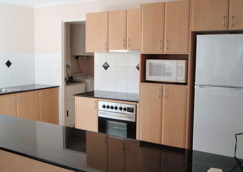 Grosvenor Beachfront Apartments - Accommodation China 2