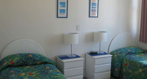Grosvenor Beachfront Apartments - Accommodation China 4