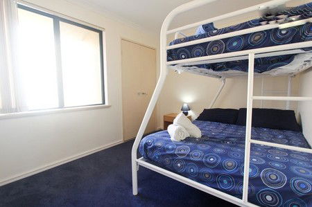 Duke's Apartments - Accommodation Guide 3
