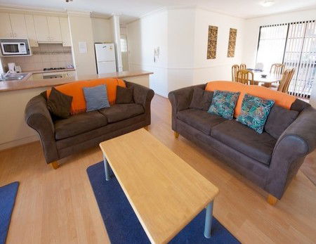 Duke's Apartments - Accommodation Guide 5