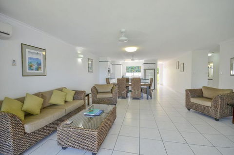 Roydon Beachfront Holiday Apartments - Accommodation Guide 8