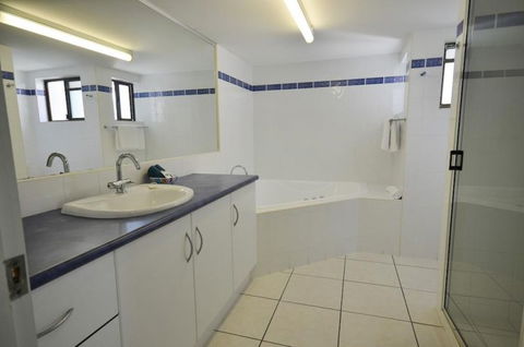 Roydon Beachfront Holiday Apartments - Accommodation Guide 11