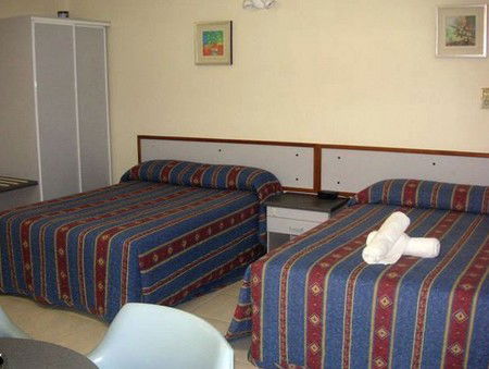 Cairns Holiday Lodge - Accommodation China 1