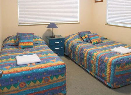Coral Sea Apartments - Accommodation China 2