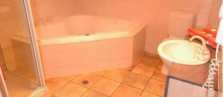 Sunraysia Resort - Accommodation Guide 4