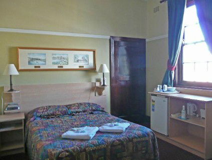 Boyles Hotel - Accommodation Guide 1