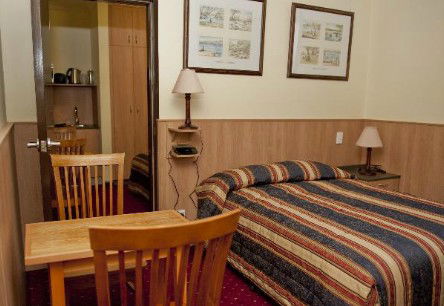 Boyles Hotel - Accommodation Guide 3