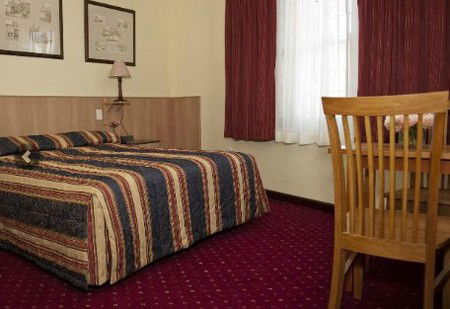Boyles Hotel - Accommodation Guide 4