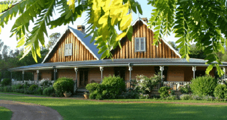 Carriages Country House - Accommodation Guide