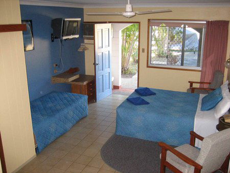 Paradise Court Holiday Units - Accommodation Guide 1