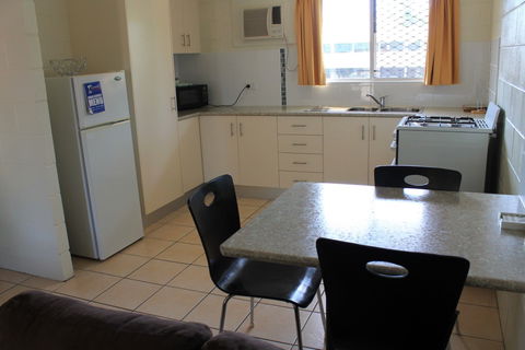 Oasis Inn Holiday Apartments - Accommodation China 5