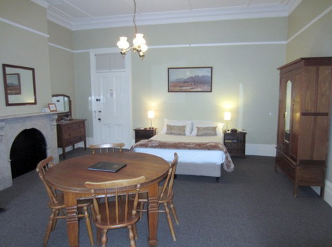 Moore Park Inn - Accommodation Guide 1