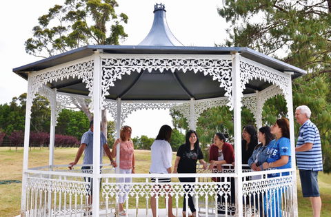 Poplars Inn - Accommodation Guide 5