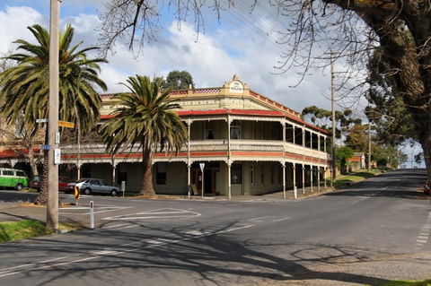 The Midland Hotel, Castlemaine - Accommodation Guide 0