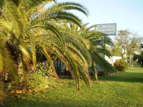 Banjo's Overnight & Holiday Units - Accommodation China 0