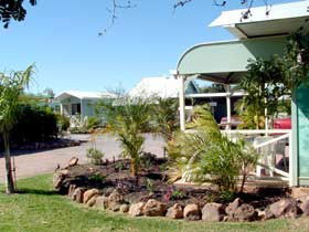 Banjo's Overnight & Holiday Units - Accommodation China 1