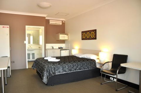 Pinjarra Resort  - Accommodation Guide 2