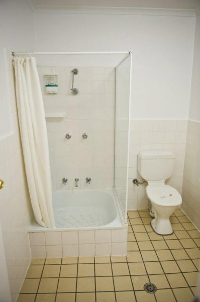 Cousins Motor Inn - Accommodation Guide 11
