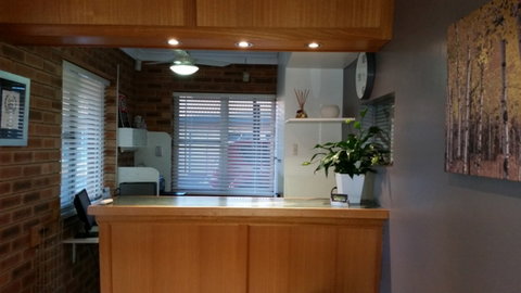 Cousins Motor Inn - Accommodation Guide 1
