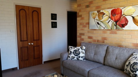 Cousins Motor Inn - Accommodation Guide 18